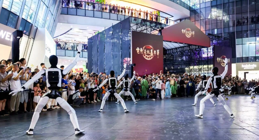 国度级光影盛会“CMG 电影文化嘉年华?武汉专场”活动在抖圈为du而生 MALL?多圆盛猛进行